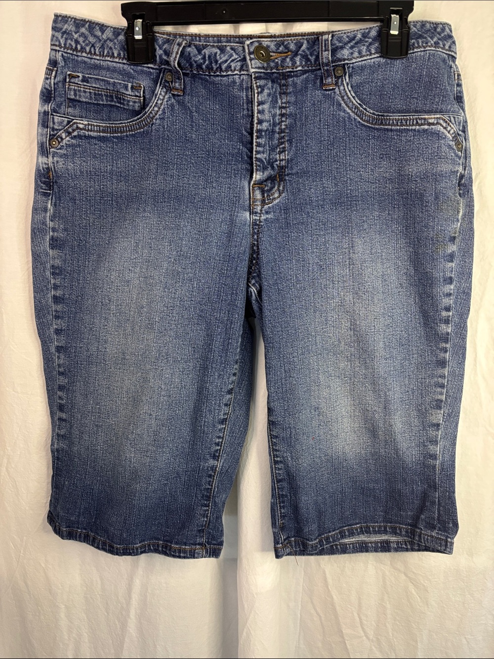 St John’s Bay Denim Bermuda Shorts. Size 12. (38)